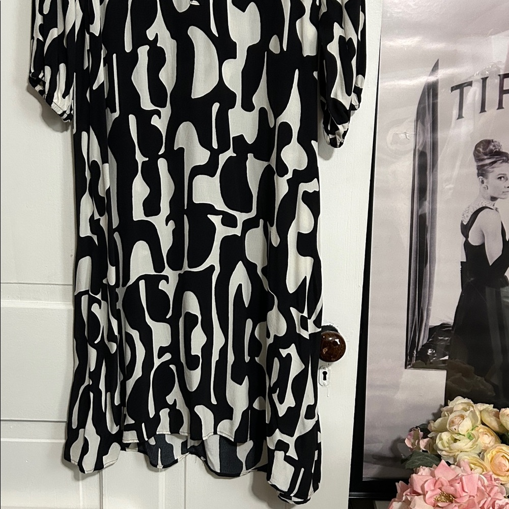 ZARA • Beautiful Abstract Design Black & White Patterned Midi Dress - Picture 12 of 16